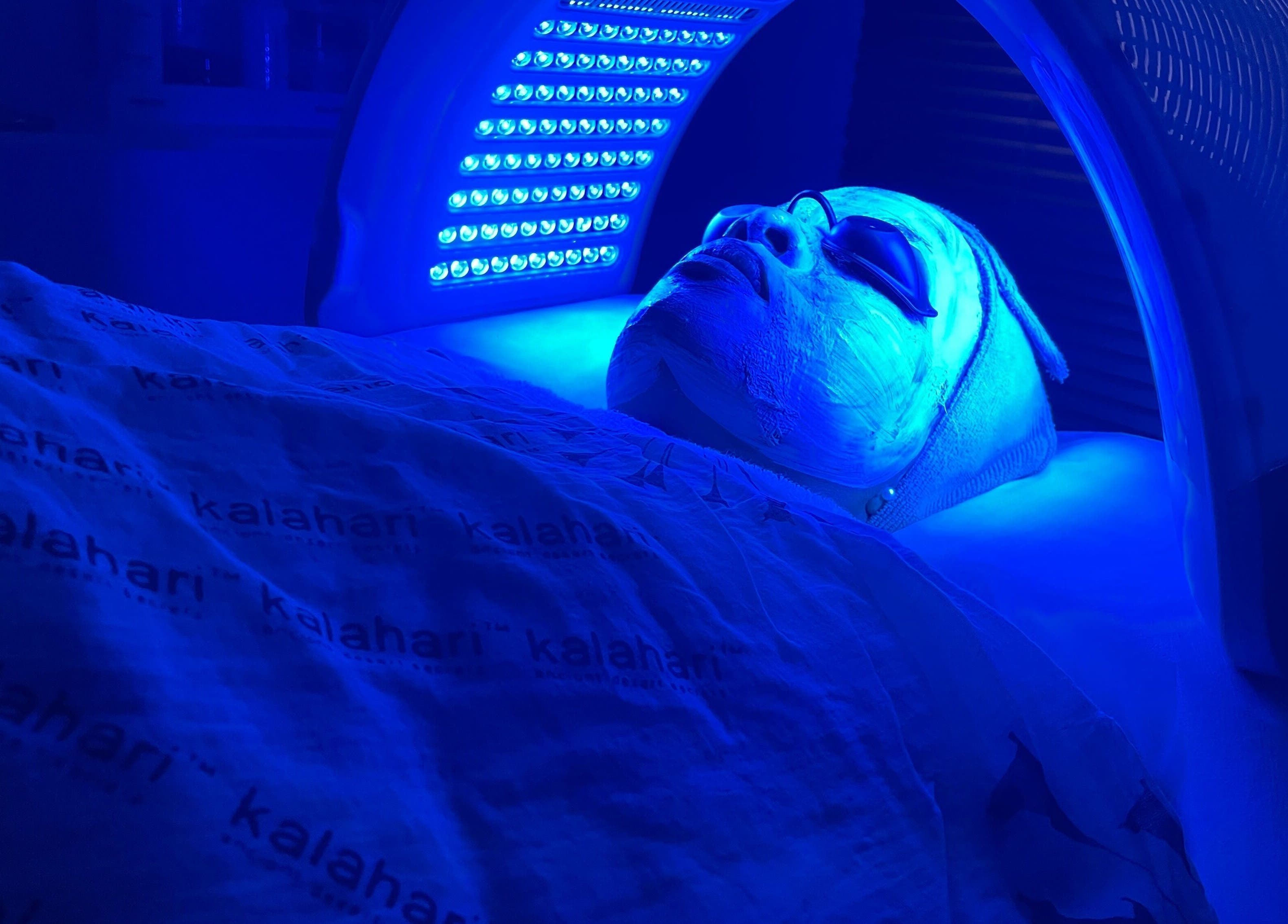 Tratamento facial com luz azul em Natural’s, Maputo, Maputo, MZ.