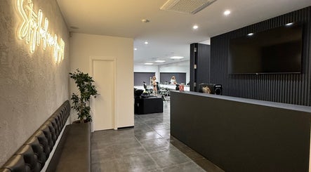 Gambar Barbearia Local - Areal de Baixo 2