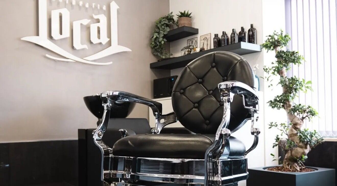 Cadeira de barbearia elegante em Barbearia Local - Areal de Cima, Braga, Braga, PT.