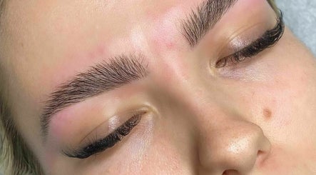 LABB Lash and Brow Bar image 2