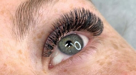 LABB Lash and Brow Bar image 3