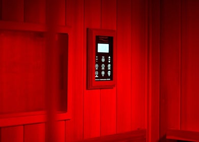 Intérieur lumineux du sauna chez Octane, Paris, Île-de-France, FR, offrant une expérience relaxante unique.