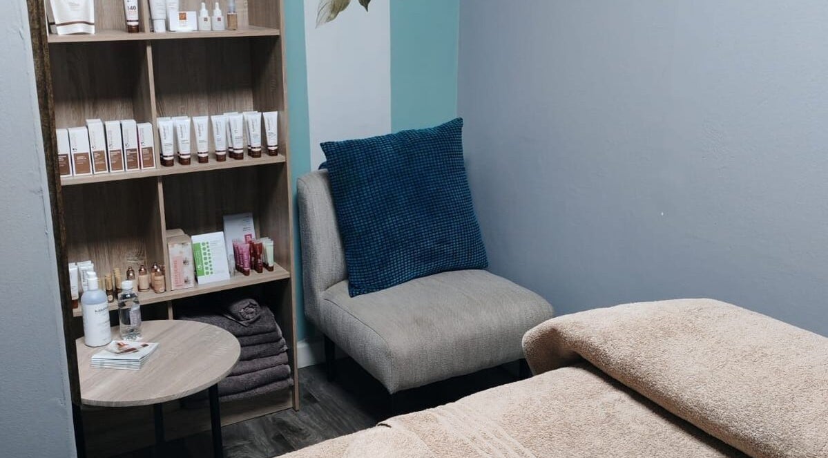 Relaxing treatment room at Belle Amé beauty salon in Centurion, Gauteng, ZA with comfy chair and skincare products.