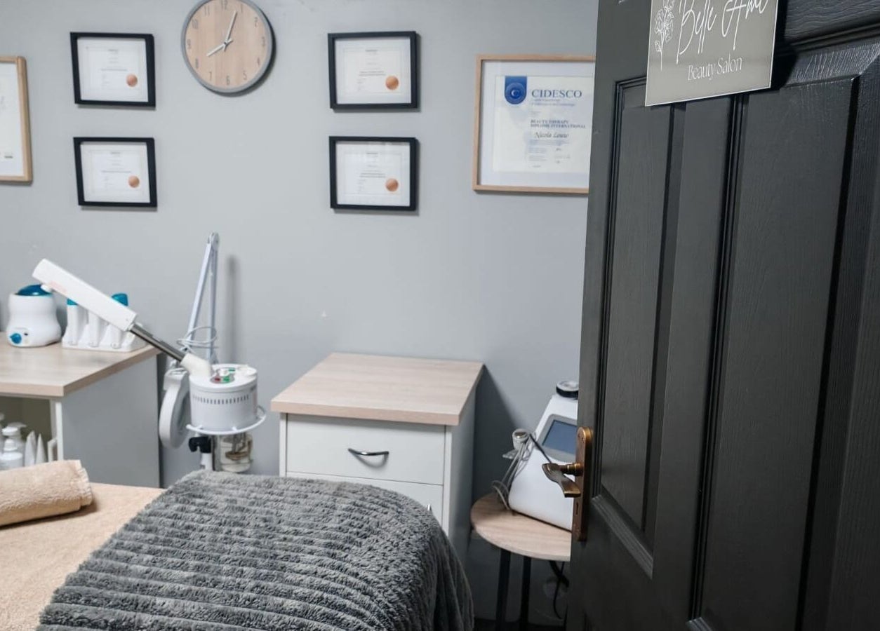 Cozy treatment room at Belle Amé beauty salon in Centurion, Gauteng, ZA with spa equipment and serene decor.