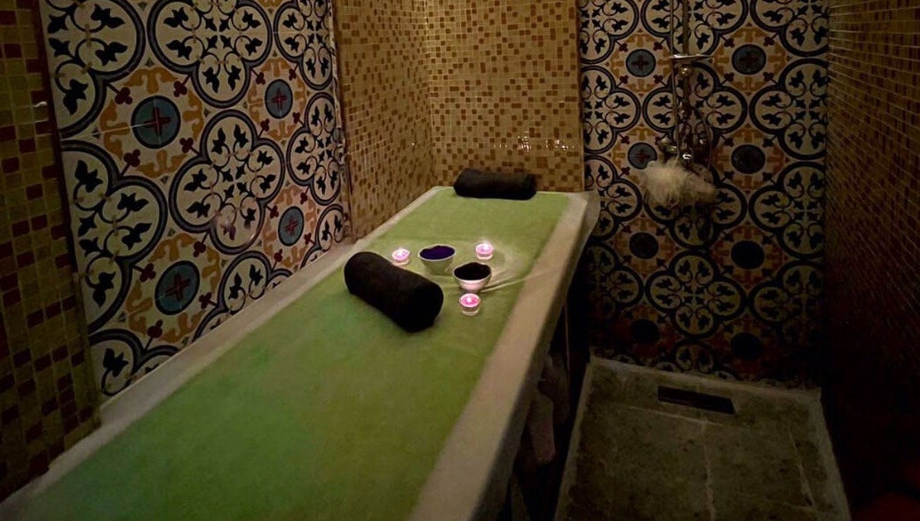 Relaxing massage room at Verve Men's Salon & Spa, الشارقة, إمارة الشارقةّ, AE. Exquisite tile design.