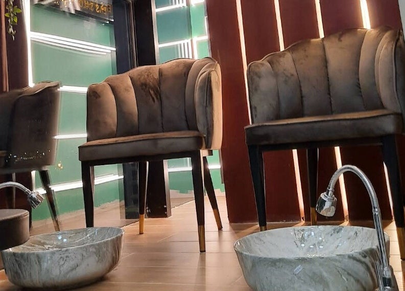 Chic pedicure chairs at Verve Men's Salon & Spa, الشارقة, إمارة الشارقةّ, AE, offering luxurious relaxation.