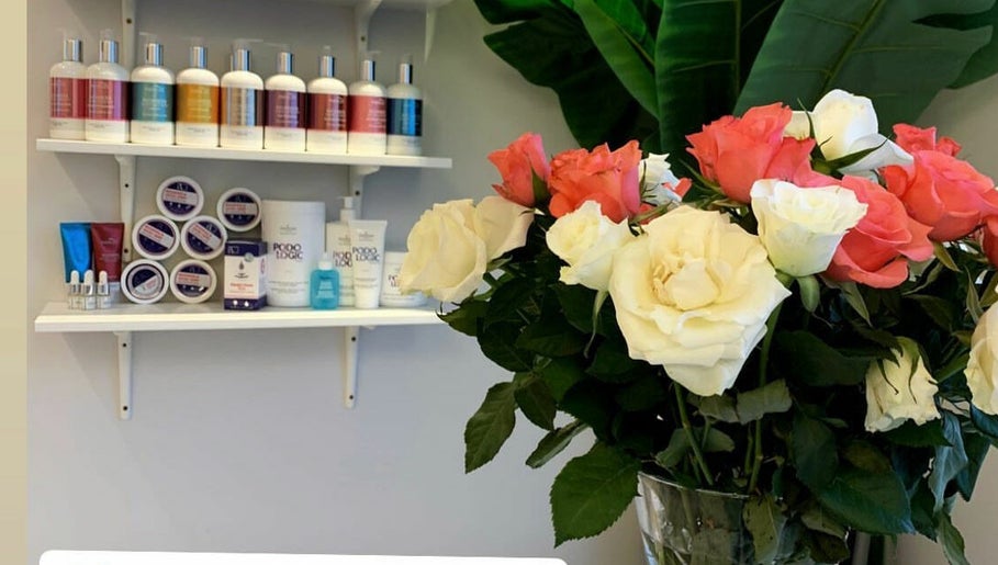 Nails And Beauty Jablonska, bilde 1