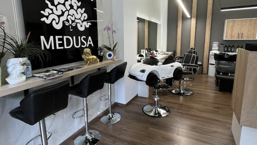 Medusa Barber Kalamaria imagem 1