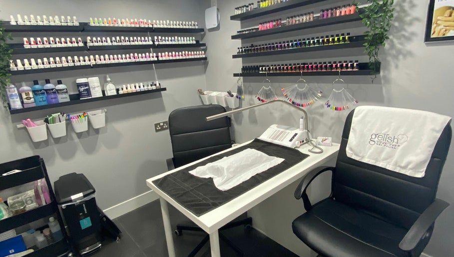 Sams Nail Studio image 1