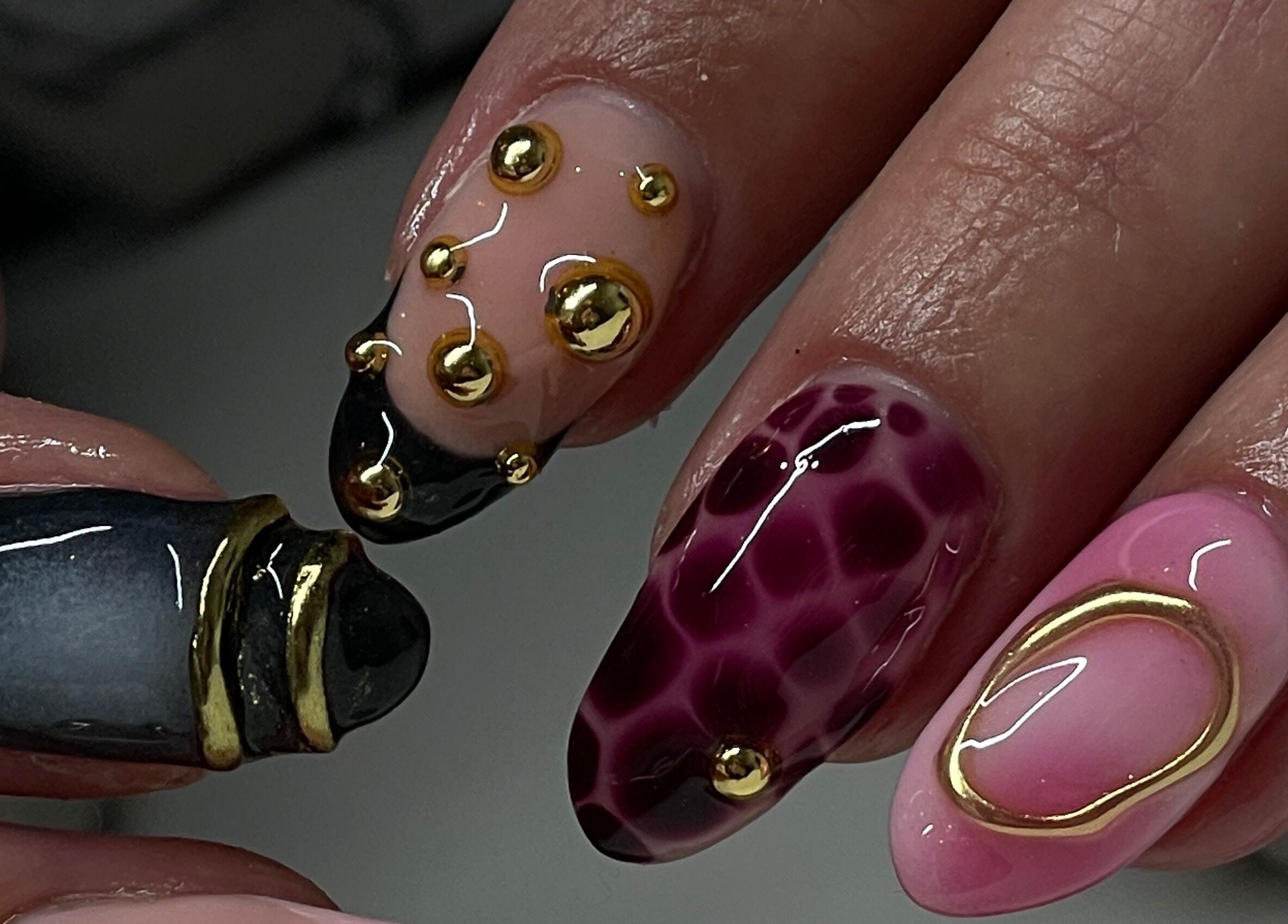 Elegant nail designs with gold accents at Tech Nailz, Cardiff, Wales, GB. Perfect for a stunning look.