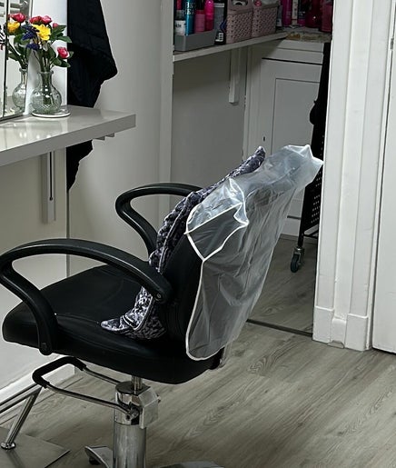 Aprille’s Hair Chair изображение 2