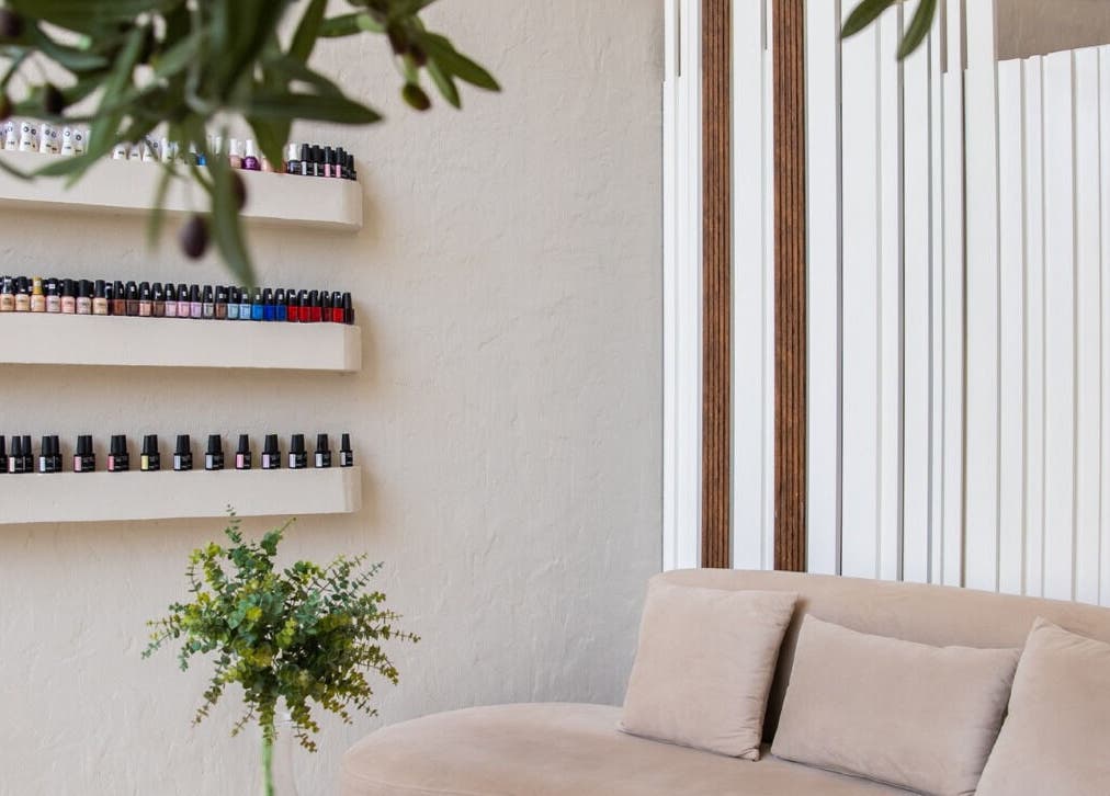 جدران باستيل تحتضن ألوان أظافر متعددة في Ramsha Salon and Spa | Dammam، الدمام, المنطقة الشرقية, SA.