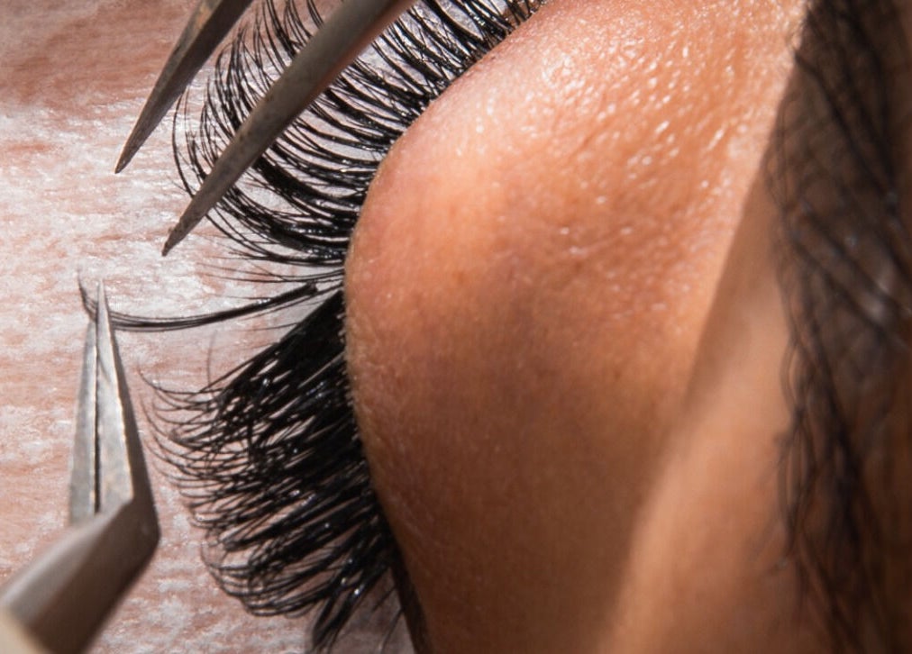 تمديدات رموش في Ramsha Salon and Spa | Dammam بالدمام, المنطقة الشرقية, SA توفر لمسة من الجمال الرائع.