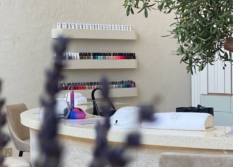 ركن الاسترخاء في Ramsha Salon and Spa | Dammam، الدمام، المنطقة الشرقية، SA مع تفاصيل ديكور حديثة.