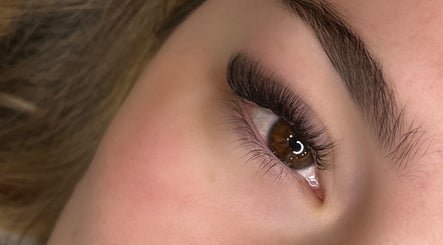 Close-up of beautifully enhanced lashes at Valentina Beauté, Montréal, Québec, CA.