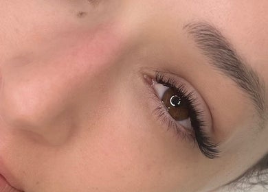 Close-up of elegantly styled eyelashes at Valentina Beauté, Montréal, Québec, CA.