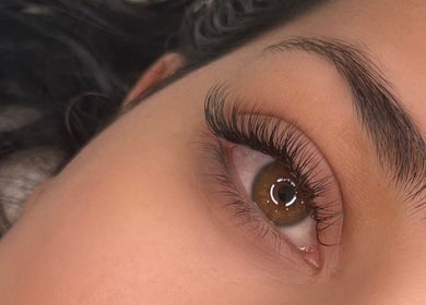 Close-up of perfectly styled lashes at Valentina Beauté, Montréal, Québec, CA.