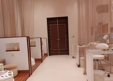 مجلس الاسترخاء والأناقة في صالون بيوتي بوك بالرياض، SA يشع بطولة الجمال والعناية المثالية.