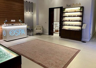 منطقة الاستقبال الفاخرة في صالون بيوتي بوك - الرياض, SA يعكس الفخامة والراحة.