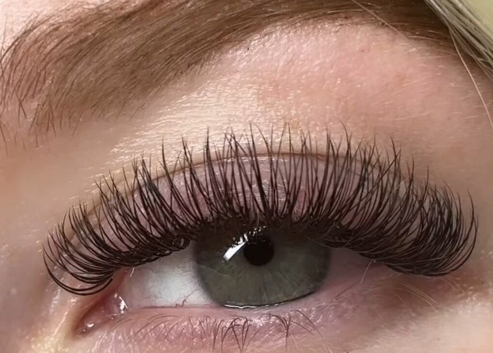 Close-up of long, voluminous eyelash extensions at Harley’s Lash Lounge, Nuneaton, England, GB.