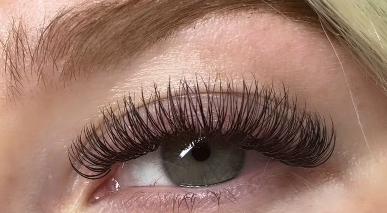 Close-up of long, voluminous eyelash extensions at Harley’s Lash Lounge, Nuneaton, England, GB.