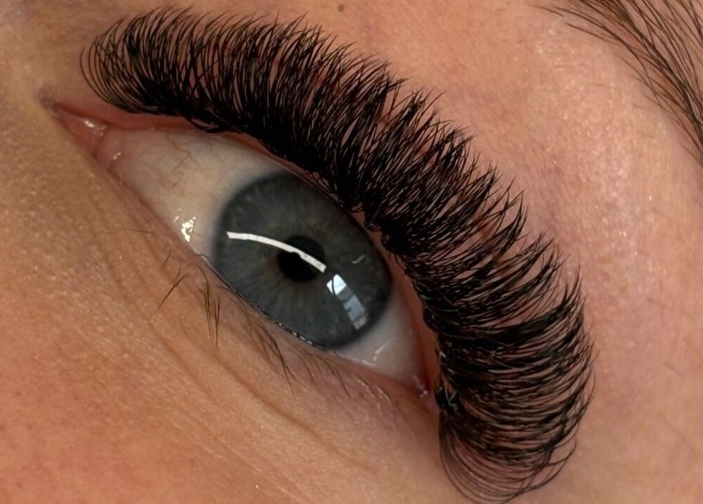 Close-up of perfect lash extensions at Harley’s Lash Lounge, Nuneaton, England, GB.