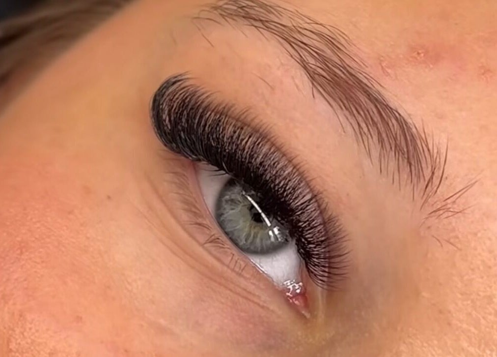 Close-up of elegant eyelash extensions at Harley’s Lash Lounge in Nuneaton, England, GB.