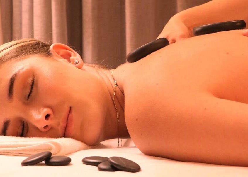 Relaxing hot stone massage at Celestino Spa, Medellín, Antioquia, CO, enhancing wellness and tranquility.
