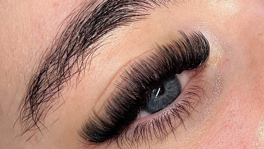 Lashes by Britney imaginea 1