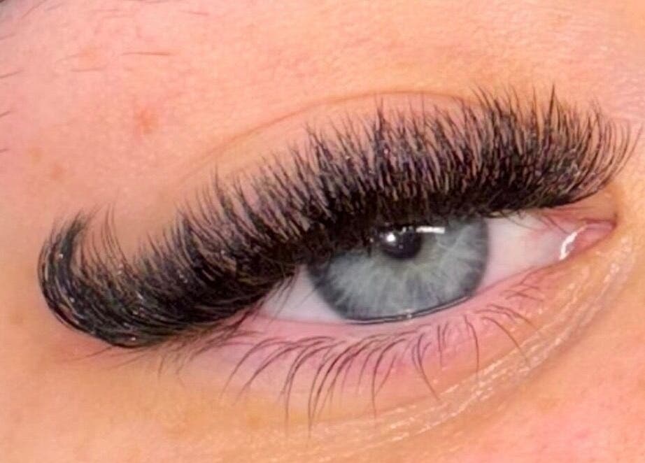 Close-up of styled eyelashes from L in Maidstone, England, GB, showcasing expert beauty enhancement.