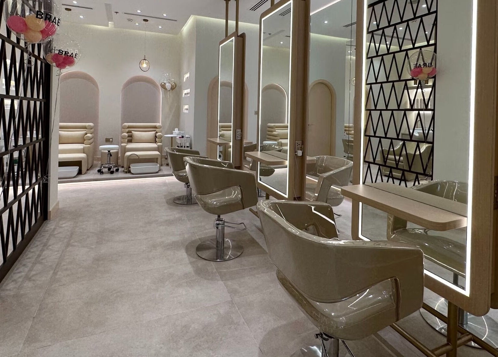 Elegant interior of The Nest Salon, Sobha Hartland in دبي, Dubai, AE, featuring stylish chairs and mirrors.