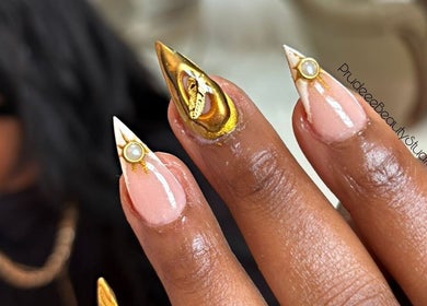 Elegant gold-accented nails at Prudeee.Beauty.Studio in Akasia, Gauteng, ZA, showcasing exquisite nail art.