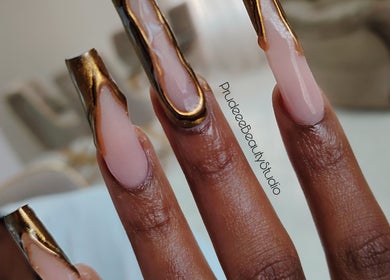 Elegant golden nail art by Prudeee.Beauty.Studio in Akasia, Gauteng, ZA, showcasing fine detail and creativity.