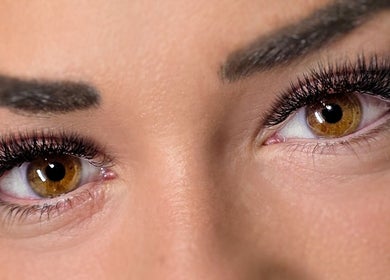 Close-up de ojos con extensiones de pestañas en Lovel Beauty, Playa del Carmen, Quintana Roo, MX.