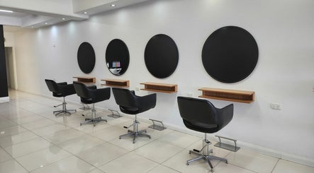 Salon Fifty One image 2