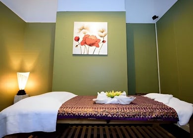 Relaxing massage room at Nina Thai & Remedial Massage, Melbourne, Victoria, AU with cozy green decor.