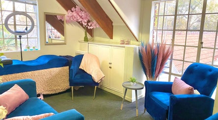 Chichimakeupandlashes lounge area with plush seating in Johannesburg, Gauteng, ZA.