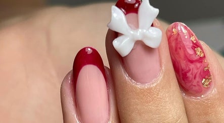 Uñas con diseño elegante en Stefannia Grisales Nails Studio, Armenia, Quindío, CO.