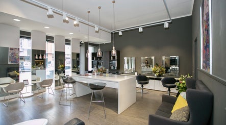 Salon August slika 2