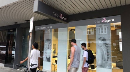 Salon August kép 3