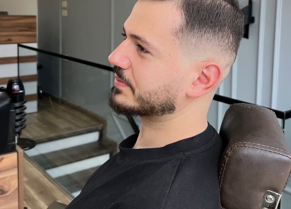Sophisticated men's haircut at Le Coupe 3 in عمّان, محافظة العاصمة, JO, showcasing expert styling.