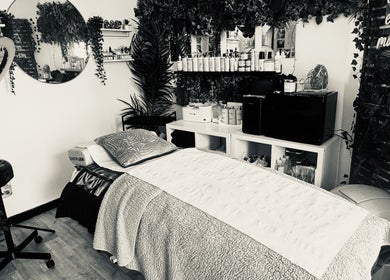Relaxing treatment room at Sie Skin Spa in Stalybridge, England, GB adorned with lush greenery.