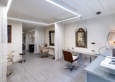 Interior of Haco 箱 Hair + Nails Hoxton, luxury salon in London, England, GB with stylish chairs and decor.