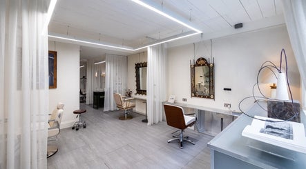 Interior of Haco 箱 Hair + Nails Hoxton, luxury salon in London, England, GB with stylish chairs and decor.