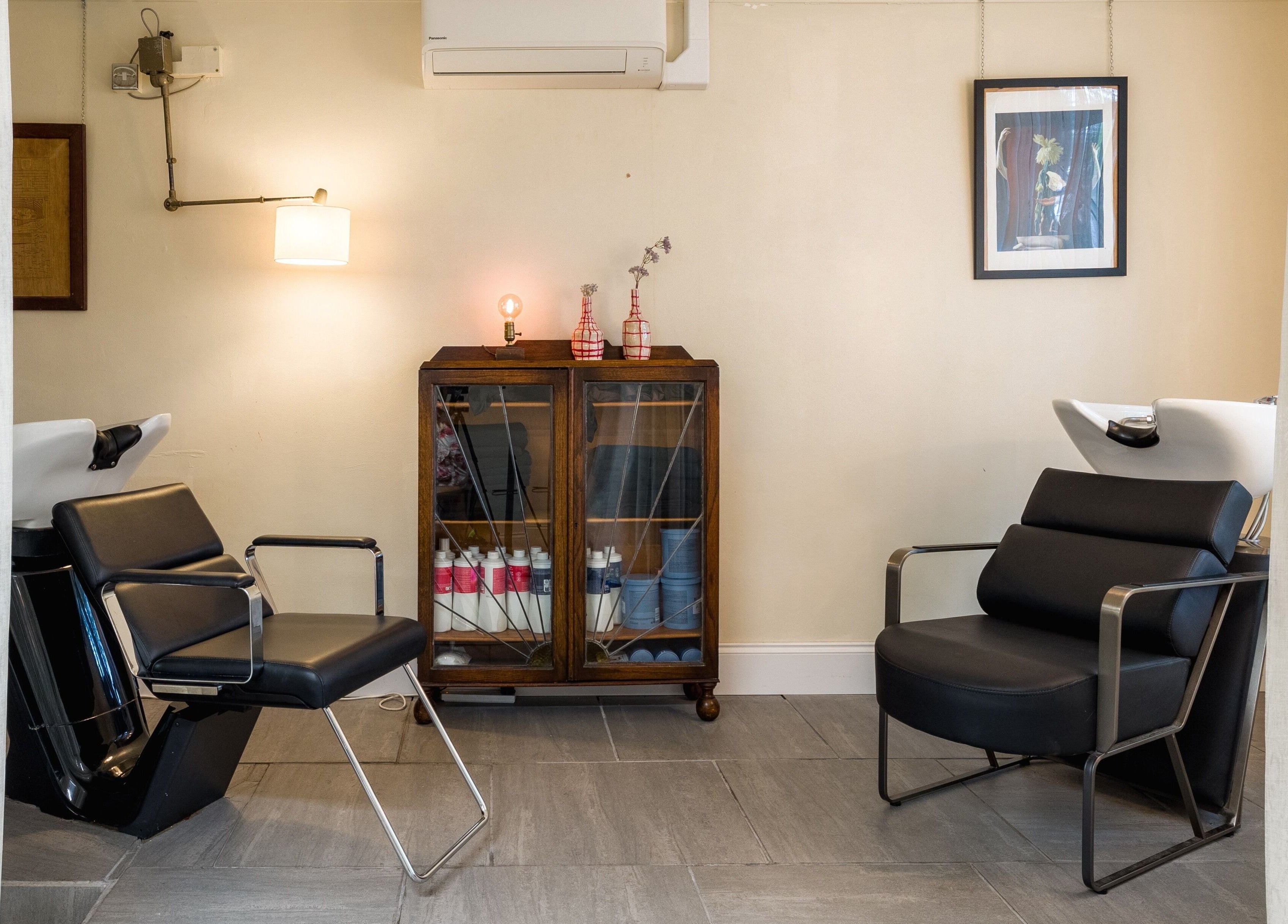 Elegant salon interior at Haco 箱 Hair + Nails Hoxton, London, England, GB with sleek chairs and modern decor.