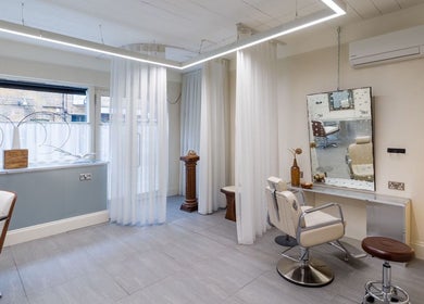 Interior of Haco 箱 Hair + Nails Hoxton, London, England, GB with modern, chic styling stations.