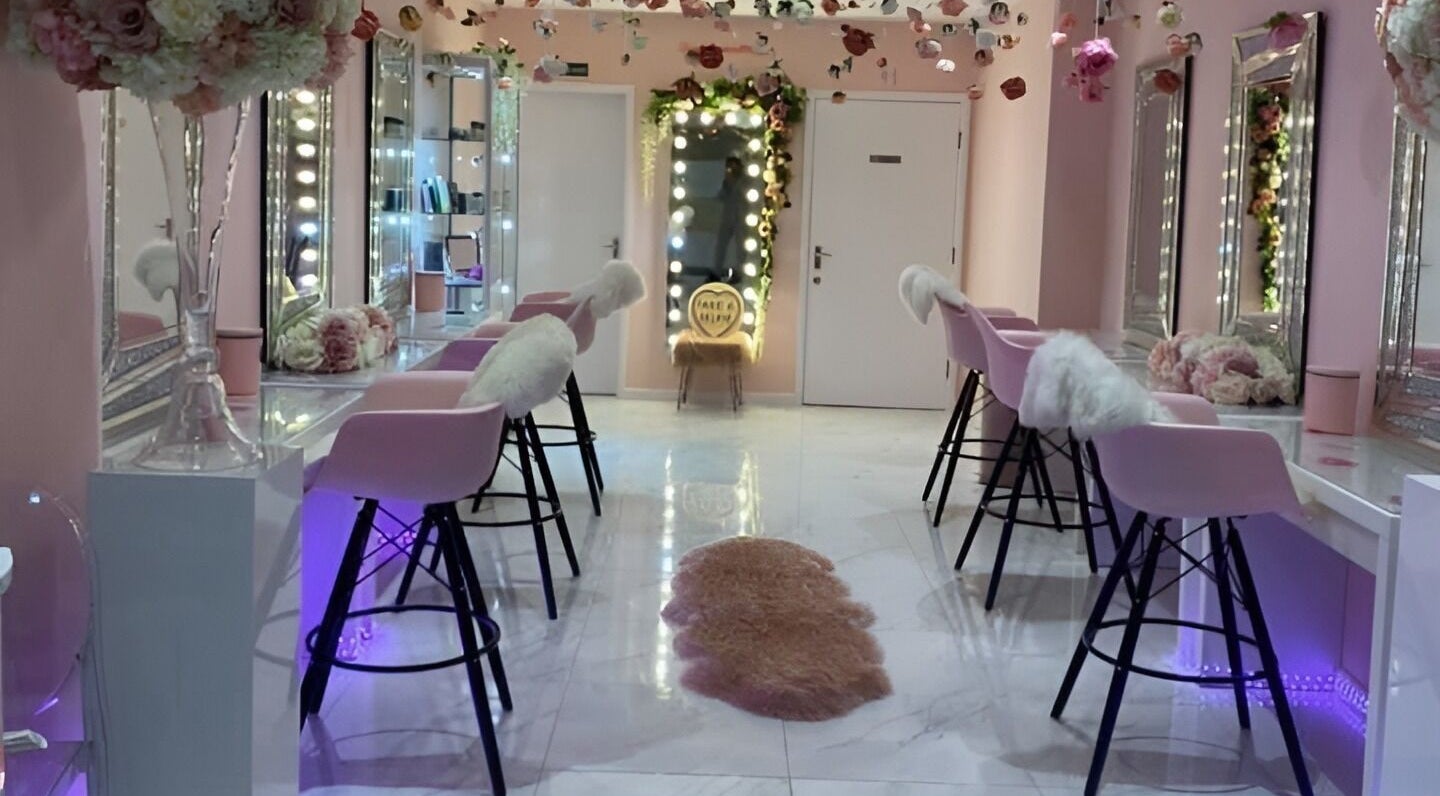 Elegant interior of Makeup Mobile To You Studio in Stockport, England, GB with pink decor and floral accents.