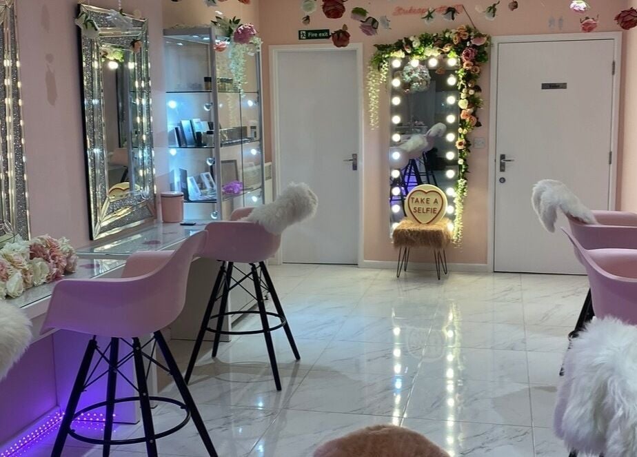 Chic interior of Makeup Mobile To You Studio in Stockport, England, GB with elegant mirrors and stylish seating.