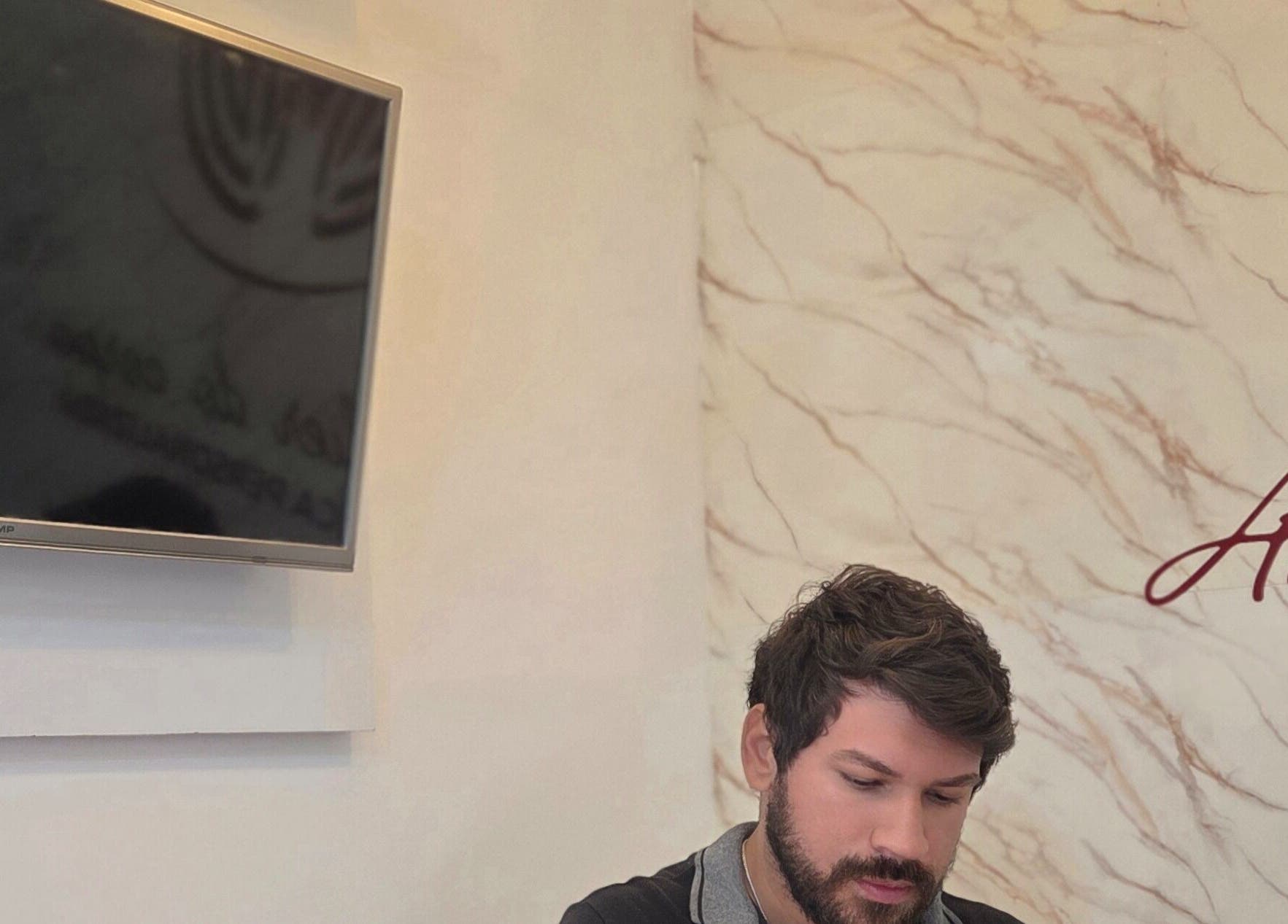 Interior do Studio Massoterapia e Holismo Terapias Integrativas Rio das Ostras, Rio De Janeiro, BR com decoração elegante.