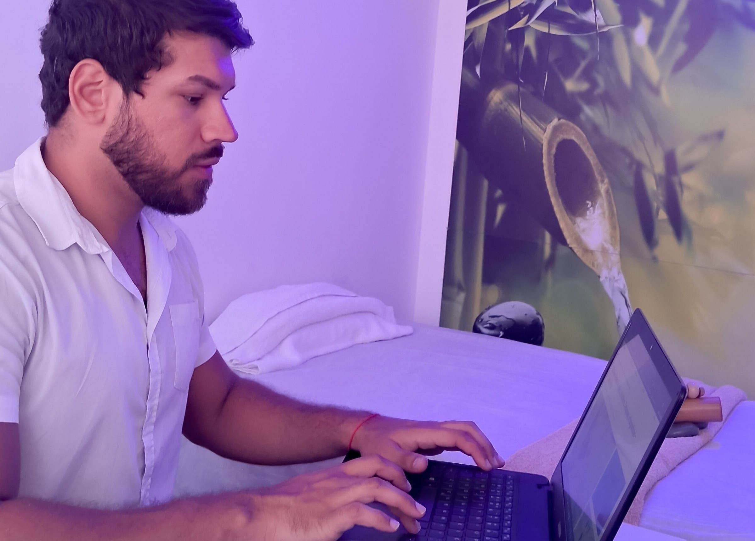 Profissional no Cabo Frio Studio MassoTerapia e Holismo Terapias Integrativas, Rio De Janeiro, BR.